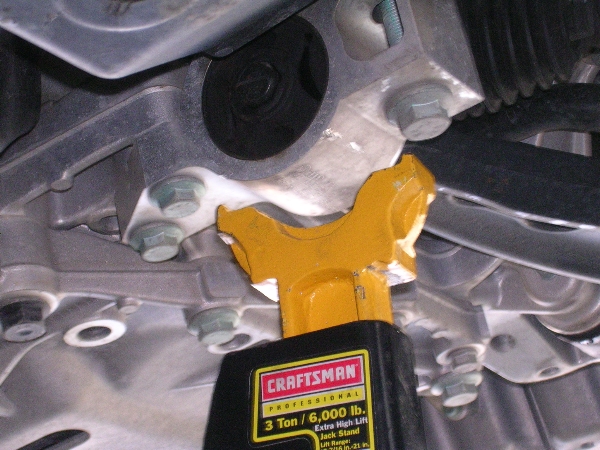 06GTI_jacking_f_stand_unloaded.JPG